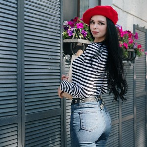 MilaNelson naked before webcam in live porn chat