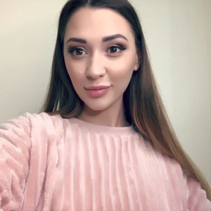 MillaLoves naked before webcam in live porn chat