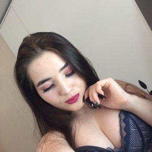 Millivun naked before webcam in live porn chat