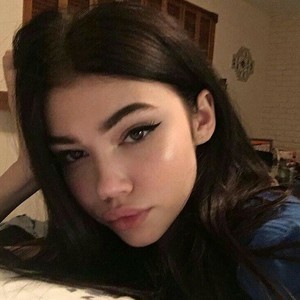 Miss_Kailani naked before webcam in live porn chat