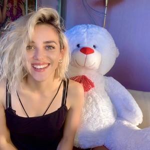 Miss_smit naked before webcam in live porn chat