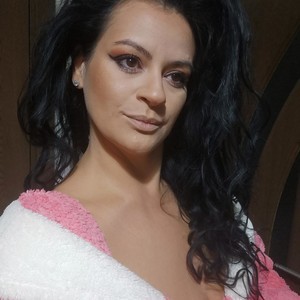Misshaloveee naked before webcam in live porn chat