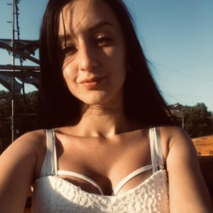 MissSmitt naked before webcam in live porn chat