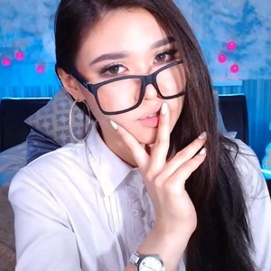 MiyaKon naked before webcam in live porn chat