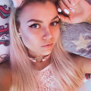 Molly_Be_Net naked before webcam in live porn chat