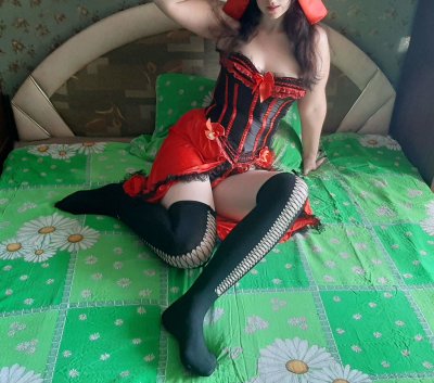 MonnaLizas naked stripping on cam for live sex video chat