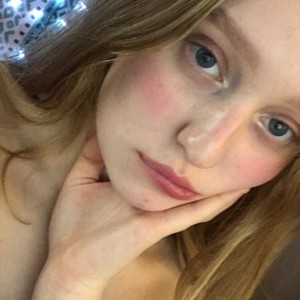 Mur__amur naked before webcam in live porn chat