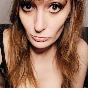 Mya_Heart naked before webcam in live porn chat