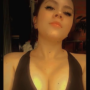 MyFranzizka naked before webcam in live porn chat