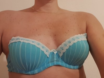 mysterieuse naked stripping on cam for live sex video chat
