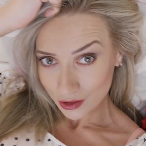 NaimaZeido naked before webcam in live porn chat
