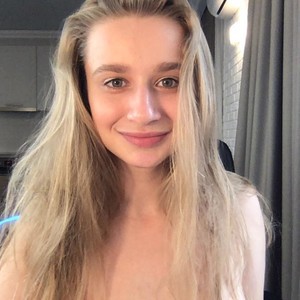 NancyDrewxxx naked before webcam in live porn chat