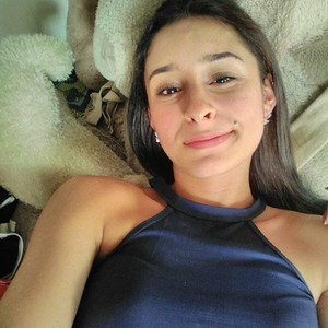 Naomi_bramson naked before webcam in live porn chat
