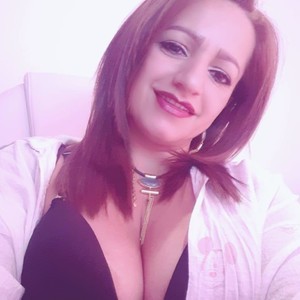 NeighborMilff naked before webcam in live porn chat