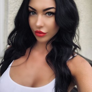 NellyBunny naked before webcam in live porn chat