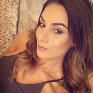 NelyBliss naked before webcam in live porn chat