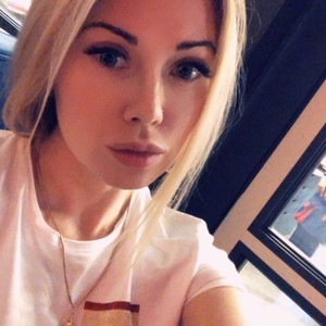 Nesquikme naked before webcam in live porn chat