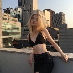 NethanJhuners naked before webcam in live porn chat