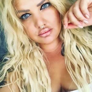 NEW_NAME_ naked before webcam in live porn chat