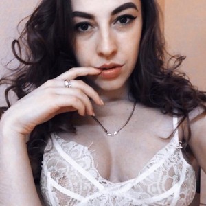 Niceeegirlll naked before webcam in live porn chat