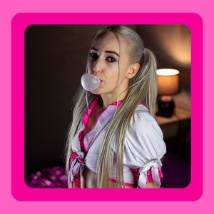 NiceHotJob naked before webcam in live porn chat
