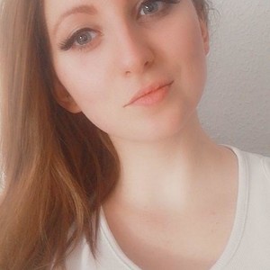 NicolStar naked before webcam in live porn chat