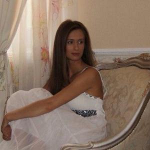 NikaSalt naked before webcam in live porn chat