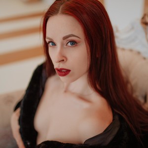 Niki_Foxy naked before webcam in live porn chat