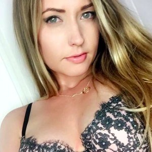 Nikki_Haze naked before webcam in live porn chat