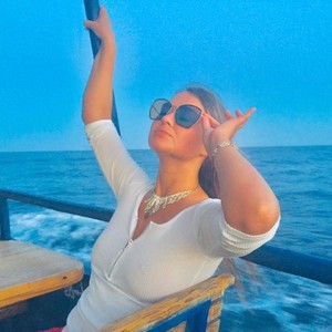 Nikole_gold naked before webcam in live porn chat