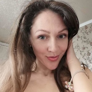NinaRossima naked before webcam in live porn chat