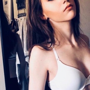 nyla_krush naked before webcam in live porn chat