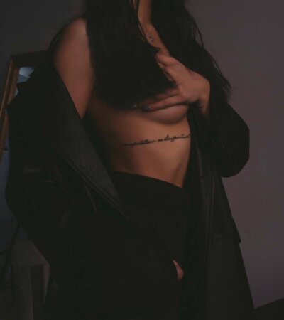 p0cah0ntass naked stripping on cam for live sex video chat