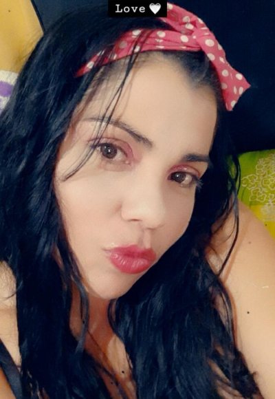 PENELOPEE69 naked stripping on cam for live sex video chat
