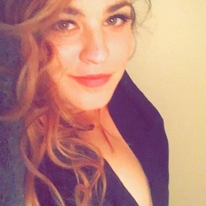 PennieGold naked before webcam in live porn chat