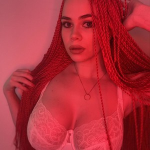 PhoenixVixen naked before webcam in live porn chat