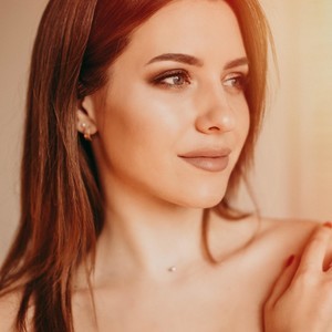 PolinaPorter naked before webcam in live porn chat