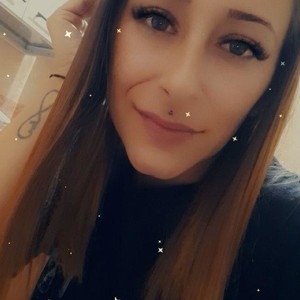 Princesskenya naked before webcam in live porn chat