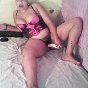Pussylips1980 naked before webcam in live porn chat