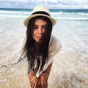 Queen_2021 naked before webcam in live porn chat