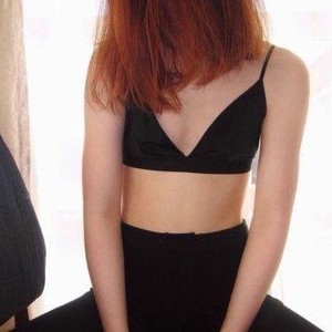 Queen__Lisa naked before webcam in live porn chat