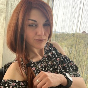 Red_Bunnyy naked before webcam in live porn chat