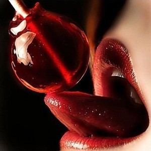 RedSweet naked before webcam in live porn chat