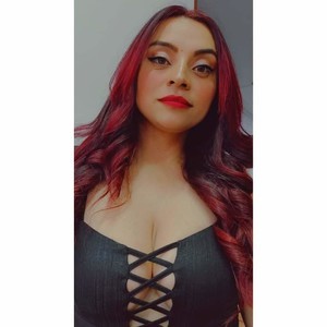 Redwidow_ naked before webcam in live porn chat