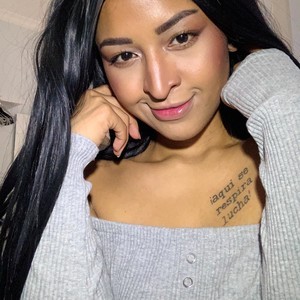 Risoflora naked before webcam in live porn chat