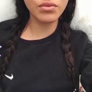 Roskoshnaya naked before webcam in live porn chat