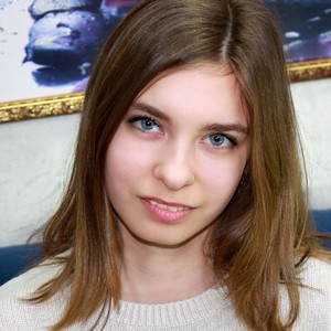 RossandaShy naked before webcam in live porn chat