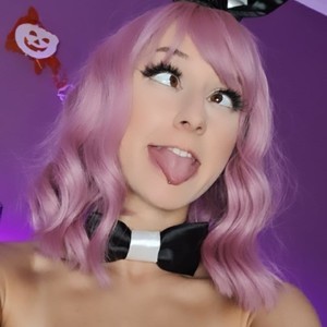 ROXYCAT naked before webcam in live porn chat