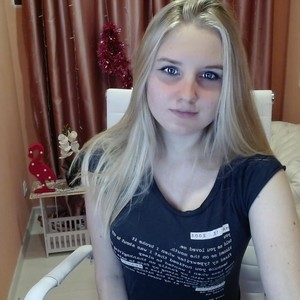 S1rena4u naked before webcam in live porn chat