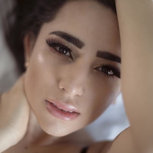 Sammypeachex naked before webcam in live porn chat